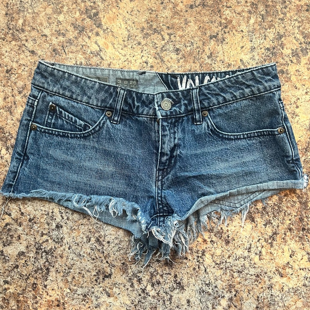 Volcom Yae Cut-Off Shorts, Size 3/26